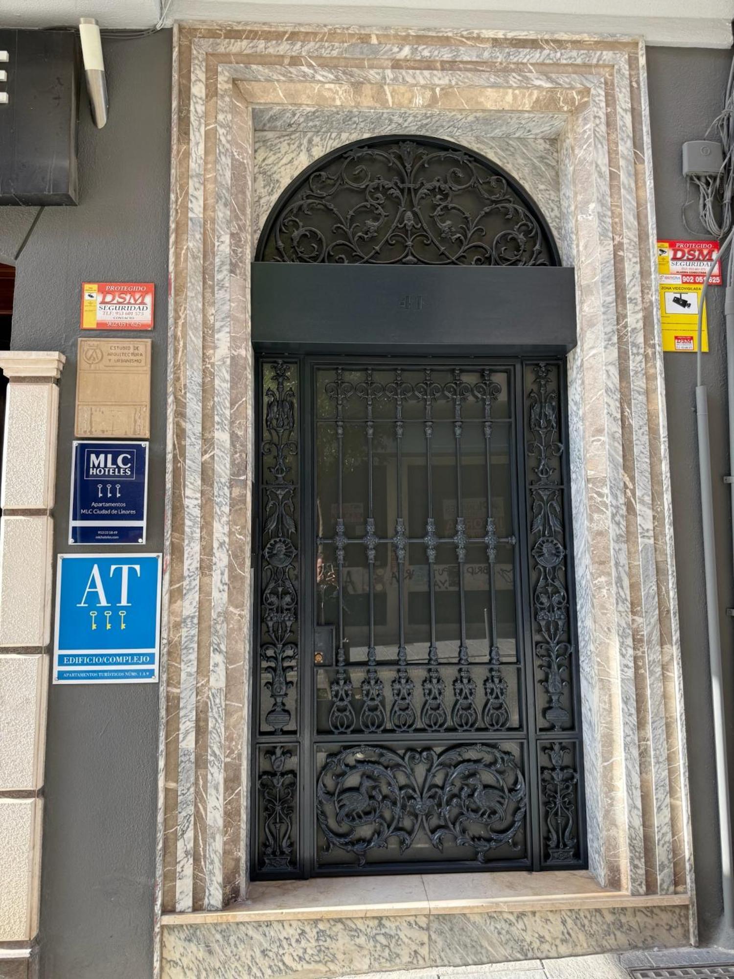 Apartamentos Mlc Ciudad De Linares リナーレス エクステリア 写真