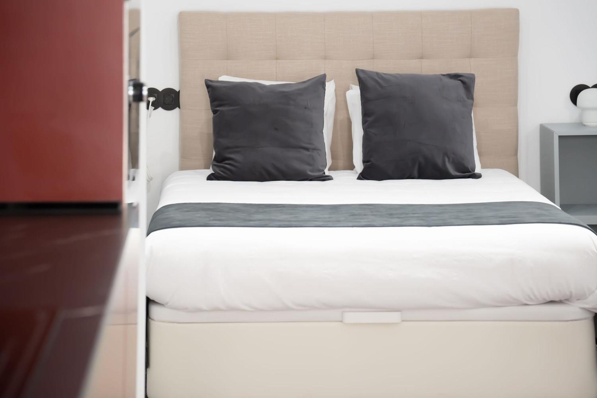 Apartamentos Mlc Ciudad De Linares リナーレス エクステリア 写真
